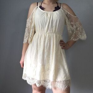 Buckle Cream Lace Off Shoulder Dress Size Medium